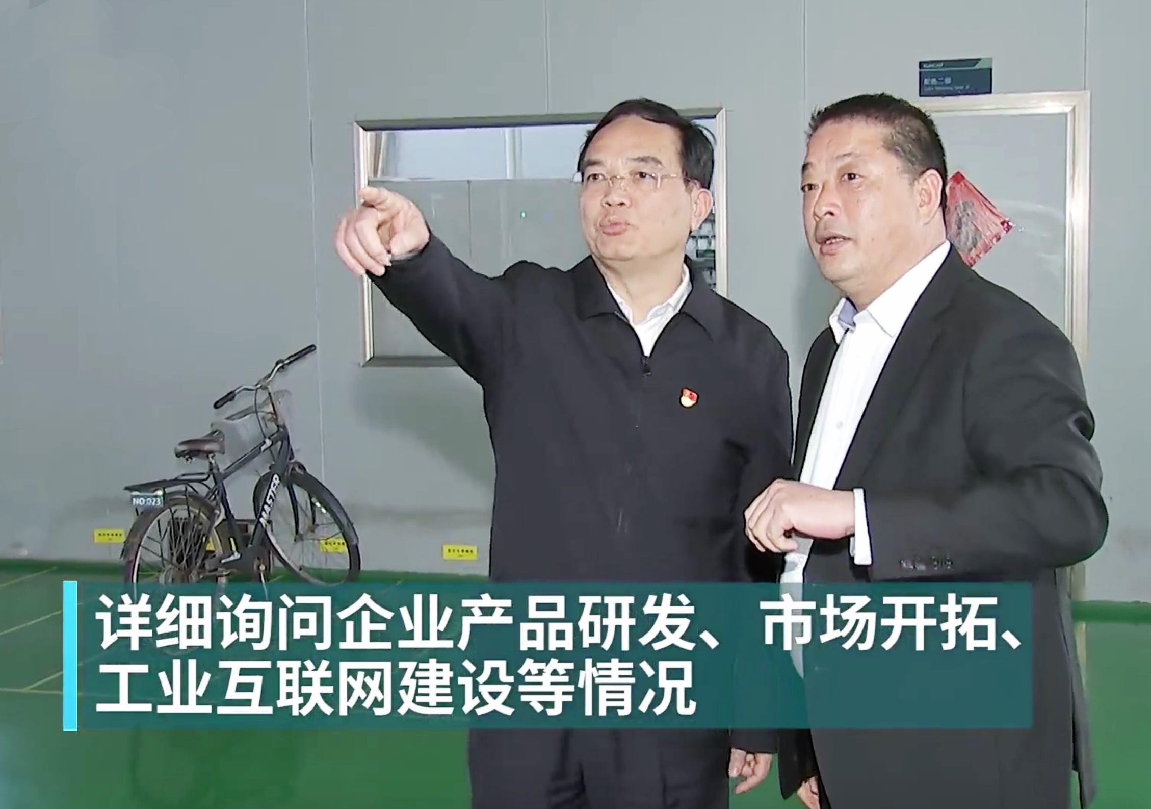 林寶金書記參觀生產車間 林寶金書記參觀生產車間